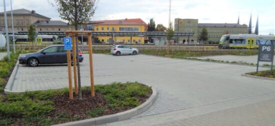 Markgrafenhallen Bayreuth mit kostenlosen Parkplätzen neben Augenarzt Kamppeter Augenzentrum mit barrierefreiem Zugang