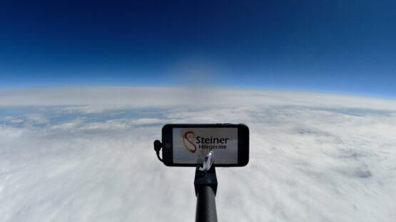 Aufnahme aus dem Wetterballon während das Hörgerät in die Stratosphäre aufsteigt